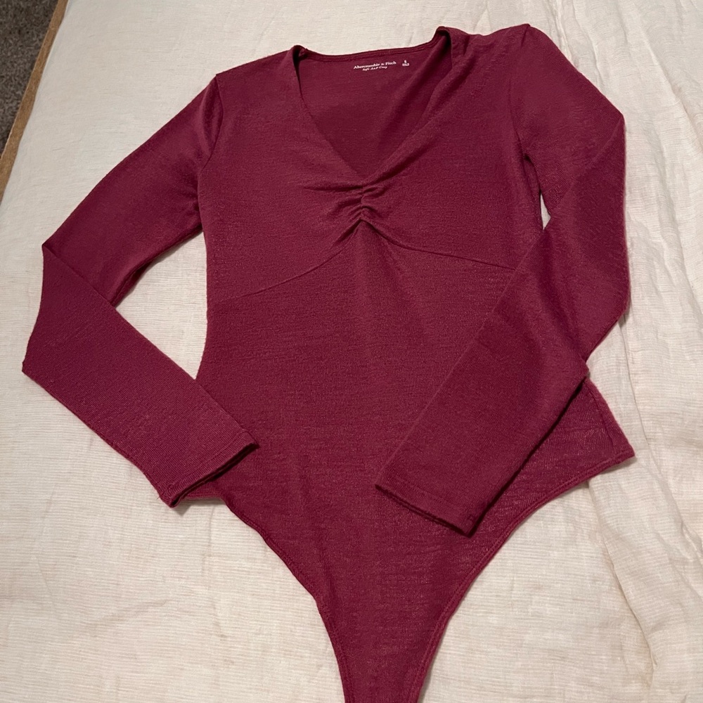 Abercrombie & Fitch Dark Pink V-Neck Bodysuit. Soft and Cozy. Sz Small.